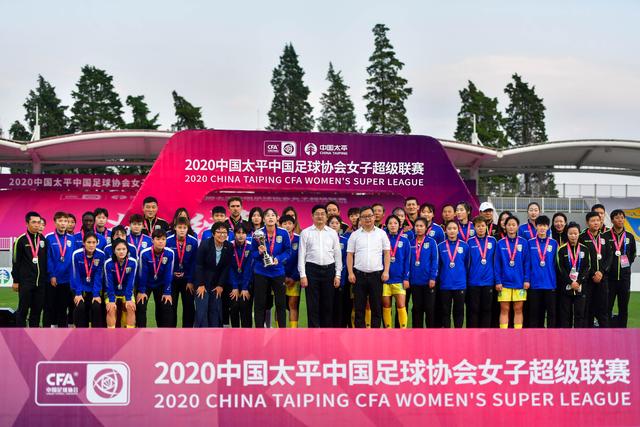 詹姆斯22+9关键时刻连得7分 湖人灭热火止连败